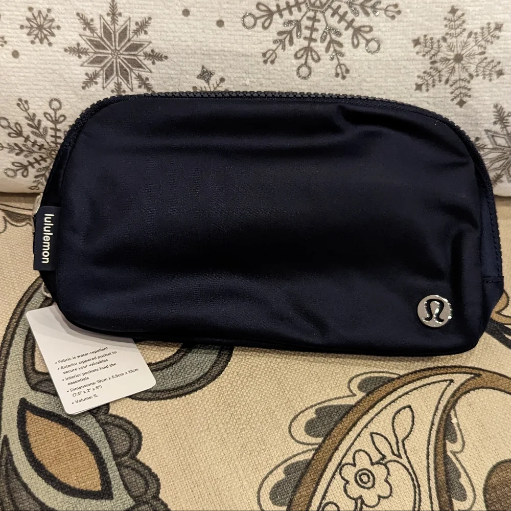 NWT Lululemon Everywhere Belt Bag - Picture 3 of 10